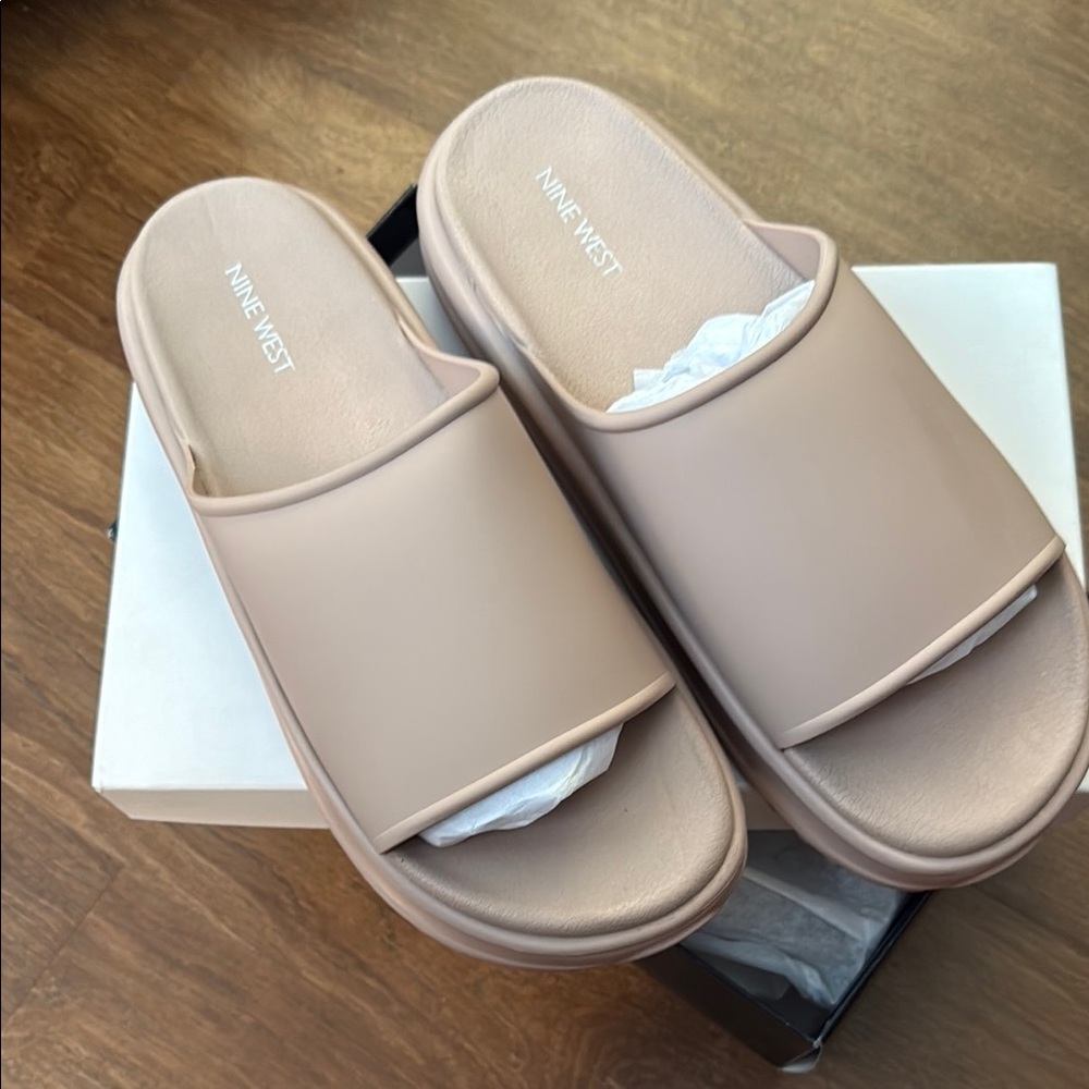 Nine West Tan Sandals Minimalist Comfort Design